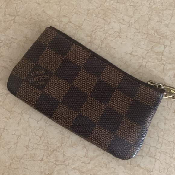 Louis Vuitton key pouch - Picture 1 of 3